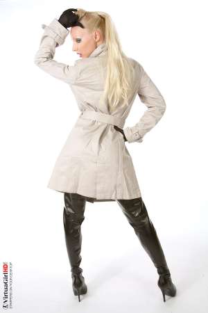 Stripper Picture of Vicky S - Just take a look at Vicky S. Even a quick glance at her gorgeous golden hair her ripe melon sized tits and the way she always seems to be having the best time of her life. It's enough to make you one of her fans and that's why she is quickly becoming such a popular performer with so many loyal followers!