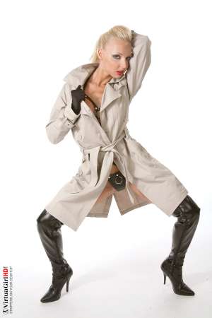 Stripper Picture of Vicky S - Just take a look at Vicky S. Even a quick glance at her gorgeous golden hair her ripe melon sized tits and the way she always seems to be having the best time of her life. It's enough to make you one of her fans and that's why she is quickly becoming such a popular performer with so many loyal followers!