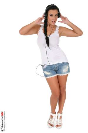 Stripper Picture of Carmen Croft - You are not dreaming Carmen Croftjust made a solo show especially for you! Her strong hips and powerful muscles make her a fan favorite among fitness enthusiasts and bodybuilders around the world but the way she smiles right before she has an orgasm is what brings in so many casual admirers as well. Get between her thighs and say hello!