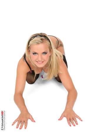 Stripper Picture of Bella - The shy innocence of 22 year old Bella really comes out in her Sweet Kisses show. Some girls seem like amateurs even after hundreds of hours of professional training and Bella is one of them. She appears so casual and relaxed even though each move is carefully planned and perfectly in sync with your libido!