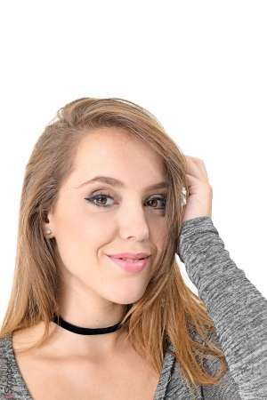 Stripper Picture of Zoe Doll - Zoe Doll is an adorable mu�equita from Tenerife Spain. Like all the other spanish models we had the chance to welcome in our studios Zoe is a thoroughbred of femininity all her being express sensualism her moves her poses her look her lips the curve of her hips... This beauty is born for pleasure! Enjoy!