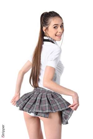 See Hot Stripper Leona Mia in Nude Pics from Easy A's (e1164 4/16/2019)