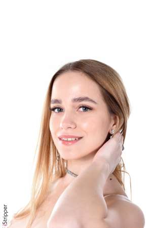 See Hot Stripper Bonnie Parker in Nude Pics from Anti-Nightmare (e1181 4/24/2019)