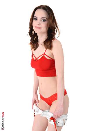 See Hot Stripper Victoria Travel in Nude Pics from Ready To Travel (f0225 7/21/2017)