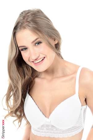 Stripper Picture of Tiffany Tatum - Here is Tiffany Tatum! Tiffany is just 20 she comes from Hungary where she just started at the university. She started her career in adult in late 2017 a new face in the universe that you will soon know by heart... Apart from school and modeling Tiffany has a passion for horses and she rides as soon as she has a moment! She has also behind her 10 years of classical ballet and keeps on taking dancing lessons...