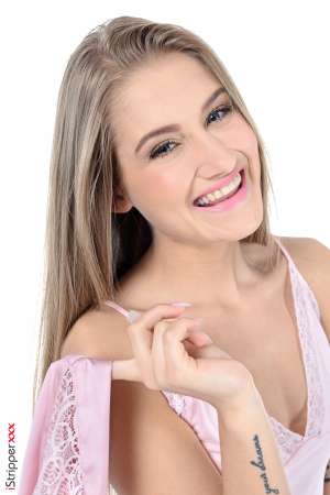 Stripper Picture of Tiffany Tatum - Here is Tiffany Tatum! Tiffany is just 20 she comes from Hungary where she just started at the university. She started her career in adult in late 2017 a new face in the universe that you will soon know by heart... Apart from school and modeling Tiffany has a passion for horses and she rides as soon as she has a moment! She has also behind her 10 years of classical ballet and keeps on taking dancing lessons...