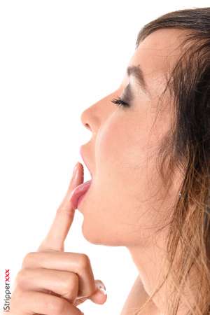 Stripper Picture of Francys Belle - Francys is from Rio de Janeiro! And she's veeery hot! She's 36 which is totally unthinkable except when considering the multiple experiences she had over the time and that makes her say today that she prefers sex in groups! Apart from her career Francys loves reading books and cooking very long & complicated meals that she like sharing with her whole group of (sex) friends!