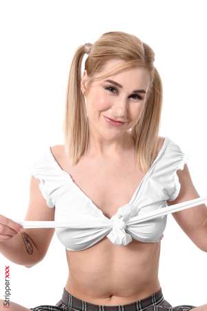 Stripper Picture of Madison - Madison is a 28 year old Russian girl with a little something of a Californian beauty. She is a luxury lingerie lover she loves to try all kinds of outfits and besides everything suits her perfectly. Each of her shows is extremely different from the others and this variety makes her a real asset for iStripper.