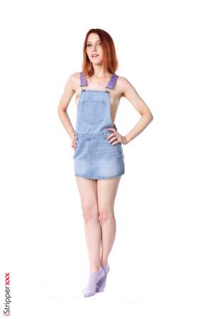 Stripper Picture of Elin Flame - Elin Flame comes from St Petersburg where she's born in 1996. Elin considers herself as an artist. I'm an artist and adore drawing, love travelling, meeting new people and study languages & culture. I do like photography and dream to make one own project when I'll find models and perfect surroundings (not porn lol). No doubt this beauy will quickly leave the adult scene to go in for her other projects which makes her presence on iStripper even more cheerful!