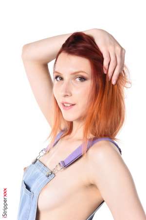 Stripper Picture of Elin Flame - Elin Flame comes from St Petersburg where she's born in 1996. Elin considers herself as an artist. I'm an artist and adore drawing, love travelling, meeting new people and study languages & culture. I do like photography and dream to make one own project when I'll find models and perfect surroundings (not porn lol). No doubt this beauy will quickly leave the adult scene to go in for her other projects which makes her presence on iStripper even more cheerful!